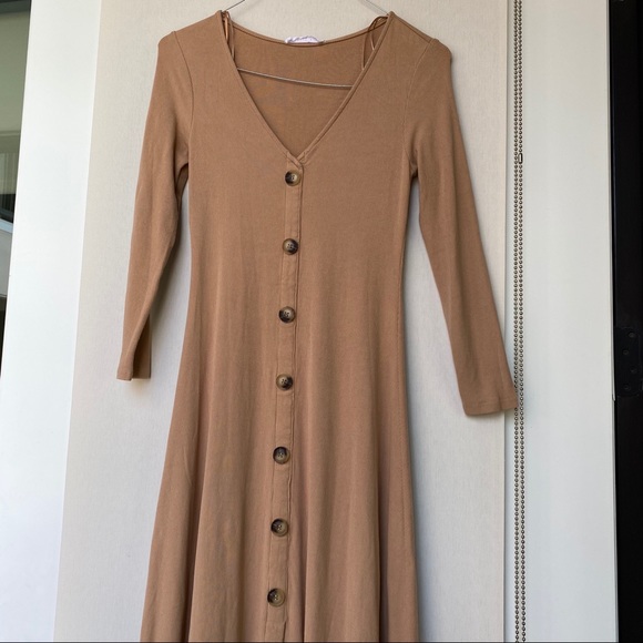 Eloise Long Sleeve Ribbed Midi Dress- Size Medium - Picture 1 of 10